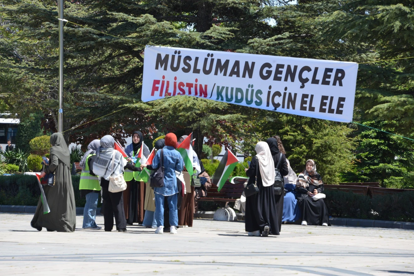 Selçuk Üniversitesinde ‘Özgürlük için Kampüsteyiz’ nöbeti başladı